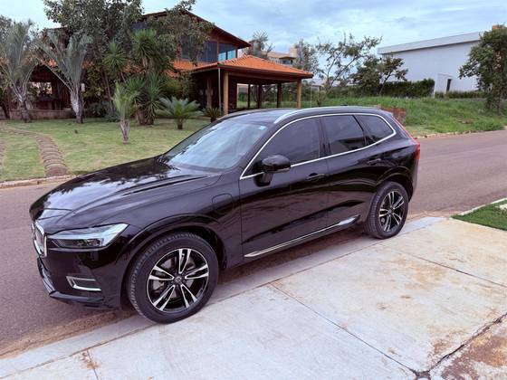 VOLVO XC60 2.0 T8 HYBRID MOMENTUM AWD GEARTRONIC
